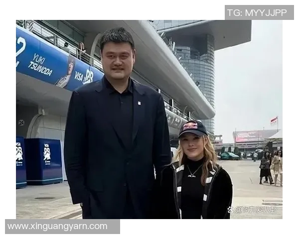姚明坐车视频引发热议粉丝纷纷留言表达对他的支持与喜爱