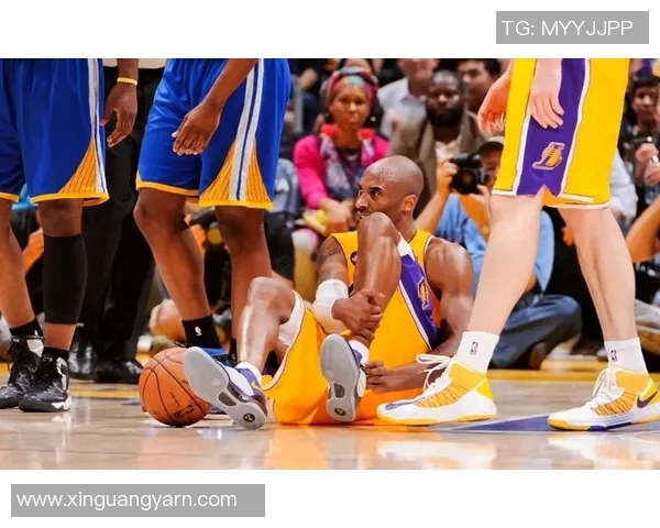 足球明星因脚部受伤骨折的震撼瞬间与康复之路的真实记录 足球明星因脚部受伤骨折的震撼瞬间与康复之路的真实记录