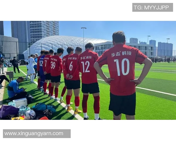 职业生涯中的足球明星们如何在绿茵场上书写传奇与荣耀 职业生涯中的足球明星们如何在绿茵场上书写传奇与荣耀