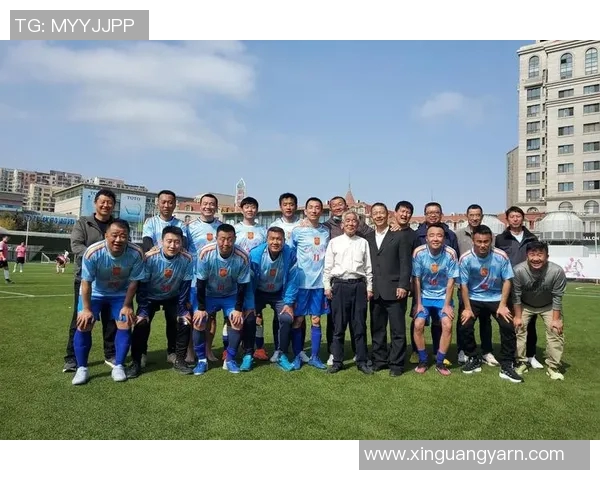 足球明星荣耀时刻精彩瞬间奖杯合影展现辉煌成就与团队精神 足球明星荣耀时刻精彩瞬间奖杯合影展现辉煌成就与团队精神